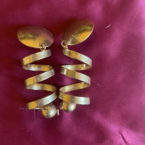 Vintage gold tone spiral earrings